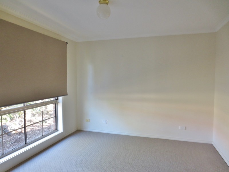 4 Bentley Way, Mill Park VIC 3082