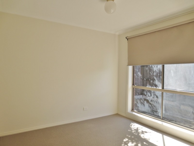 4 Bentley Way, Mill Park VIC 3082
