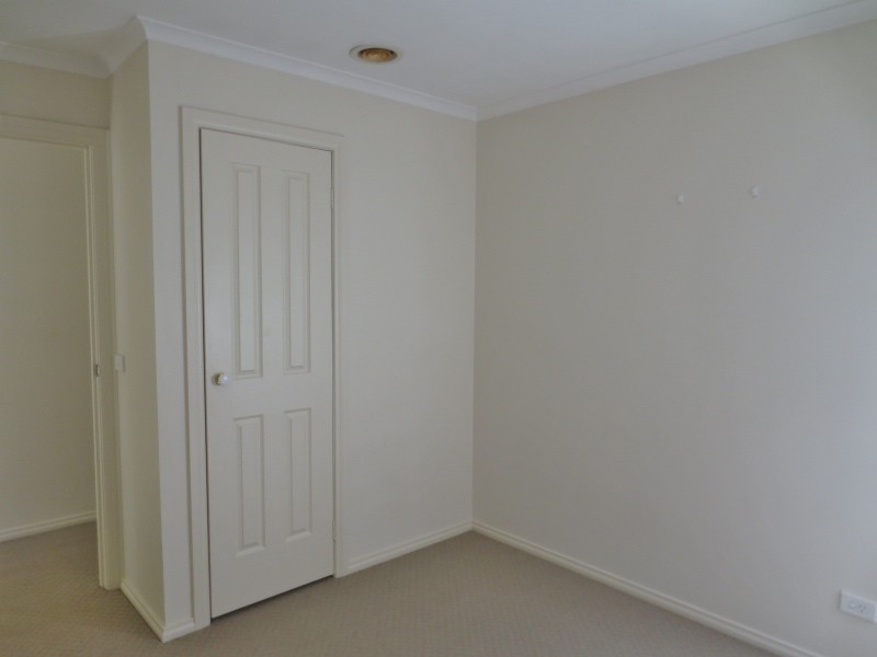 4 Bentley Way, Mill Park VIC 3082