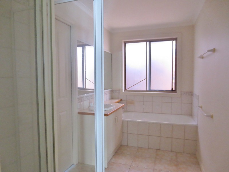 4 Bentley Way, Mill Park VIC 3082