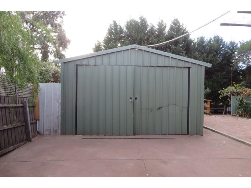 27 Bowman Drive, Mill Park VIC 3082