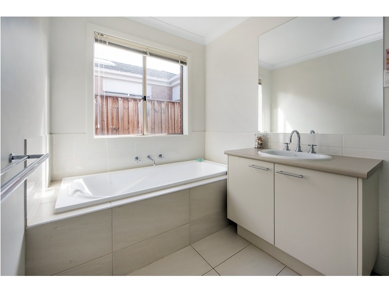 11 Cortona Grange, Mernda VIC 3754