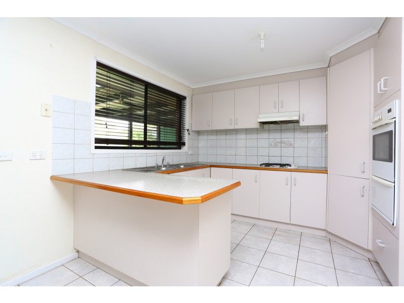 8 De Castella Close, Mill Park VIC 3082