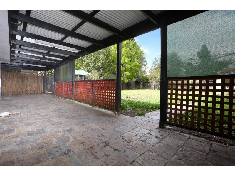 8 De Castella Close, Mill Park VIC 3082