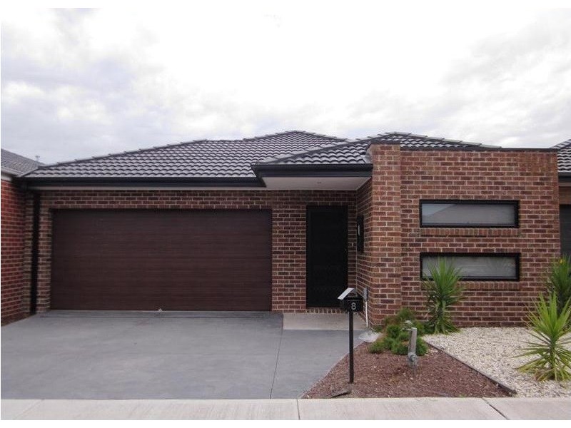8 Dolphin Drive, South Morang VIC 3752
