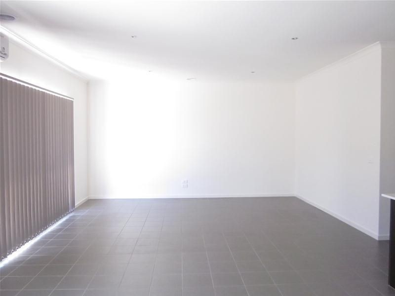 8 Dolphin Drive, South Morang VIC 3752