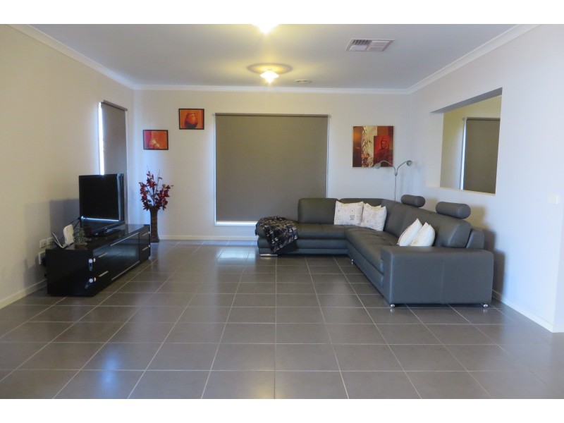 5 Panton Gap Drive, South Morang VIC 3752