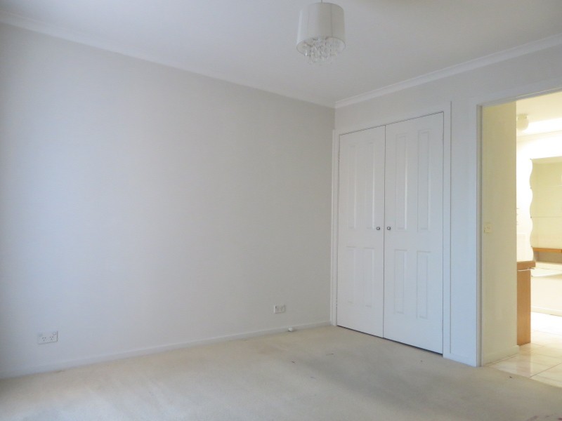 2 Bradley Drive, Mill Park VIC 3082