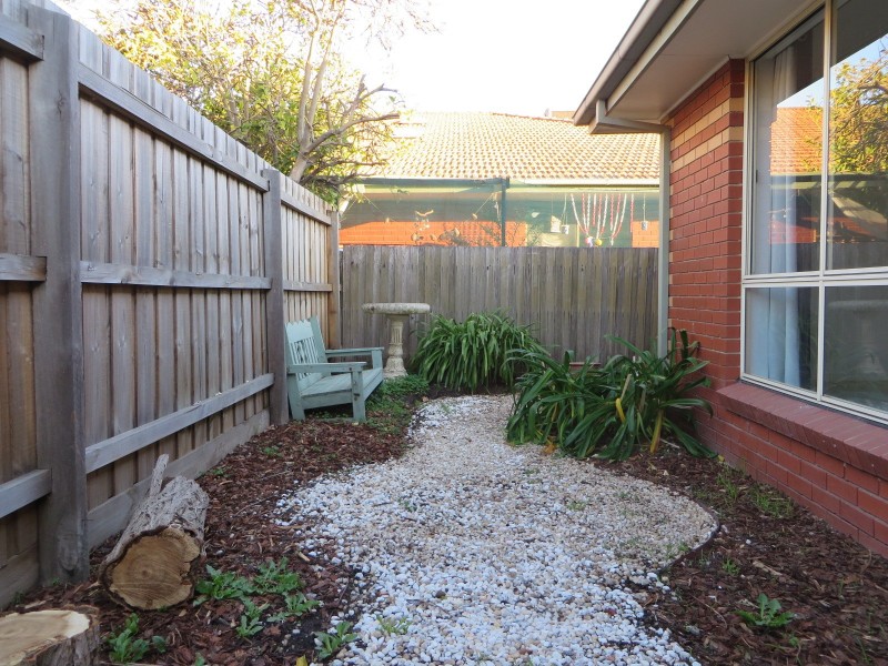 2 Bradley Drive, Mill Park VIC 3082