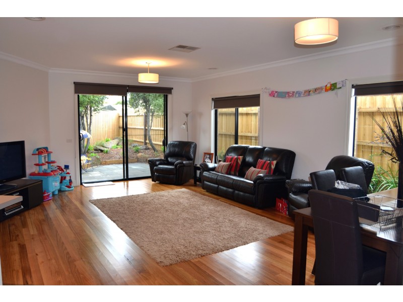 2/5 Windeatt Close, Mill Park VIC 3082