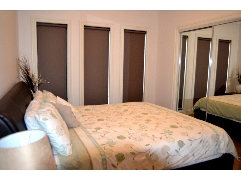 2/5 Windeatt Close, Mill Park VIC 3082