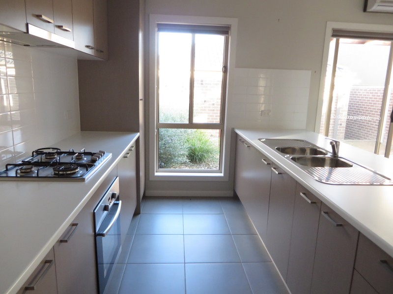 8 Pittard Walk, Epping VIC 3076