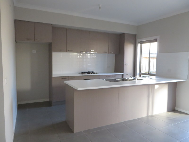 8 Pittard Walk, Epping VIC 3076