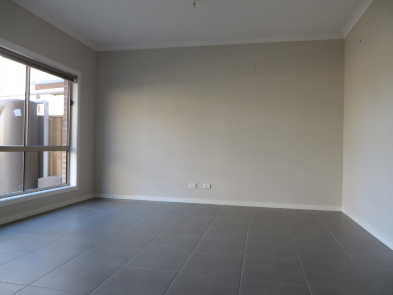 8 Pittard Walk, Epping VIC 3076