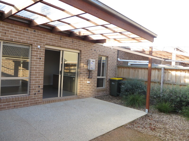 8 Pittard Walk, Epping VIC 3076