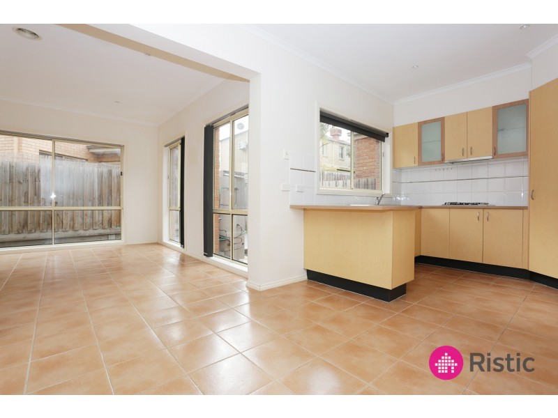 6 Crepe Myrtle Crescent, South Morang VIC 3752