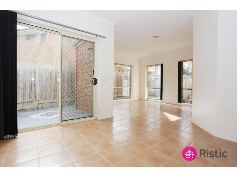 6 Crepe Myrtle Crescent, South Morang VIC 3752