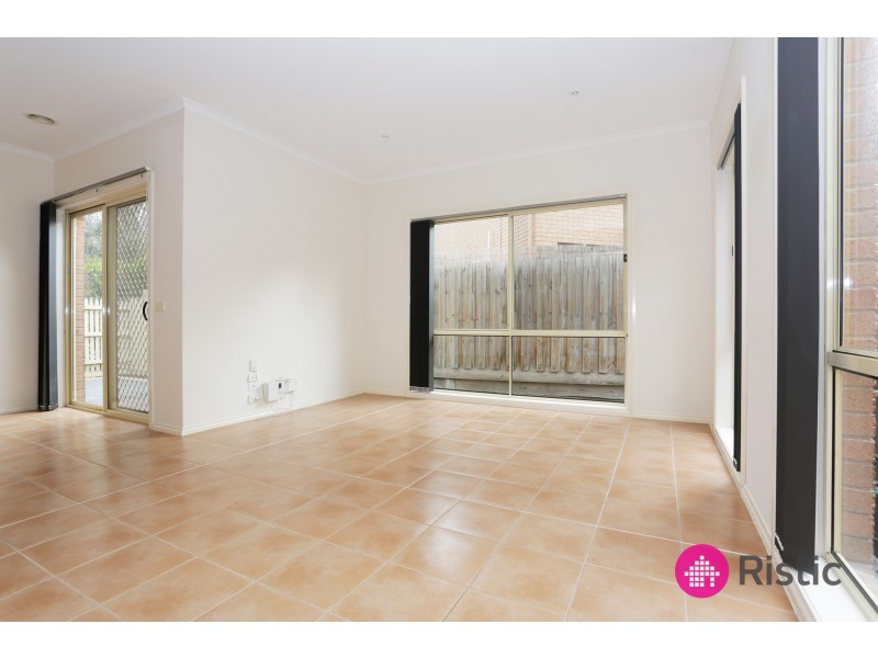 6 Crepe Myrtle Crescent, South Morang VIC 3752