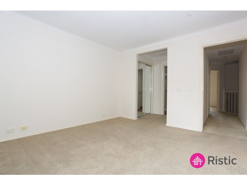 6 Crepe Myrtle Crescent, South Morang VIC 3752