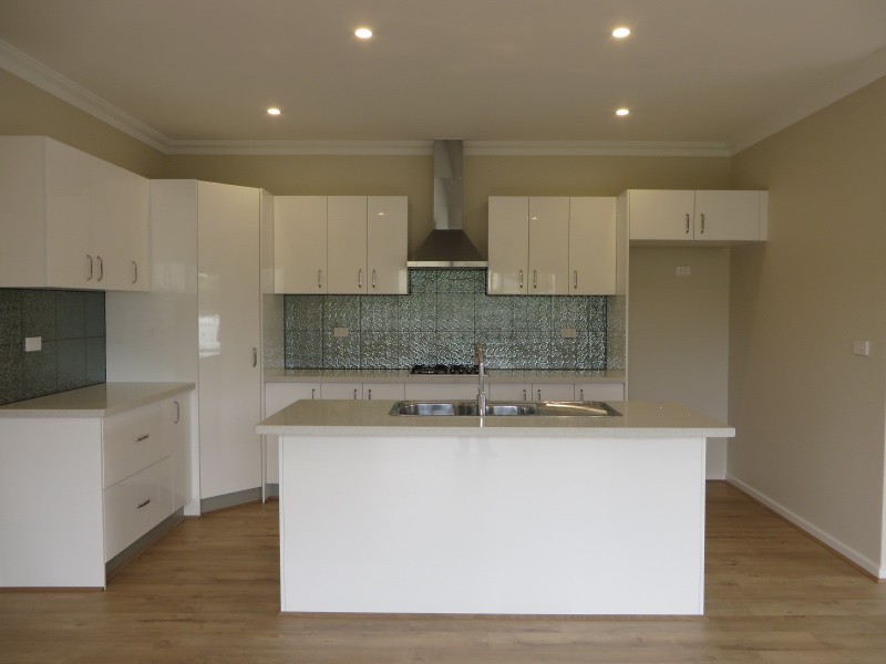 2/2 Woolnough Drive, Epping VIC 3076