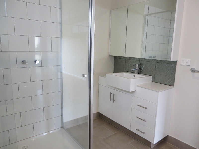 2/2 Woolnough Drive, Epping VIC 3076