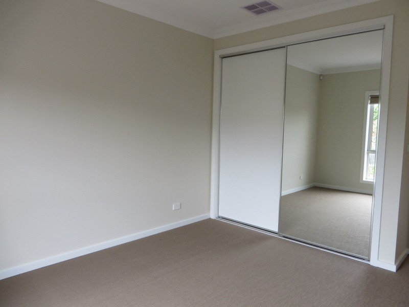 2/2 Woolnough Drive, Epping VIC 3076