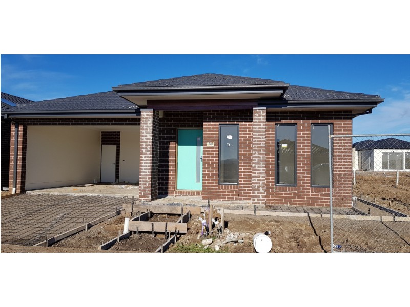 18 Bringa Drive, Mickleham VIC 3064