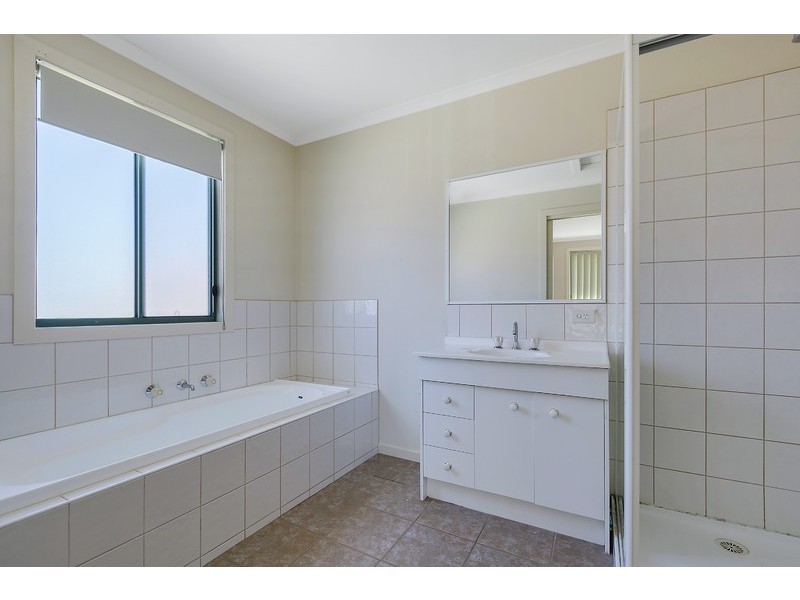 16 Pace Circuit, South Morang VIC 3752