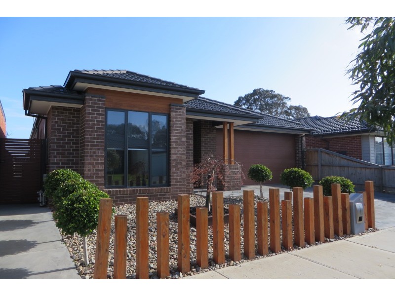 10 Dibella Street, Doreen VIC 3754