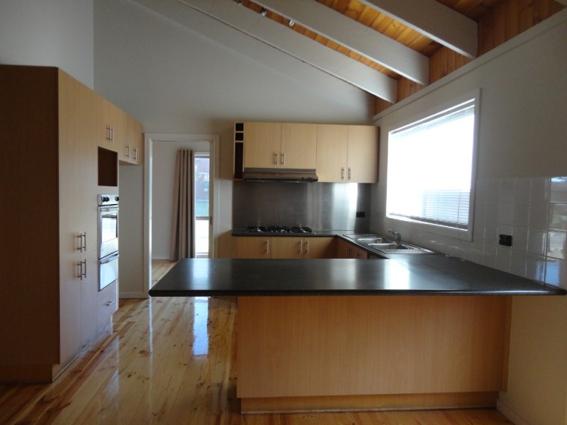 111 Centenary Drive, Mill Park VIC 3082