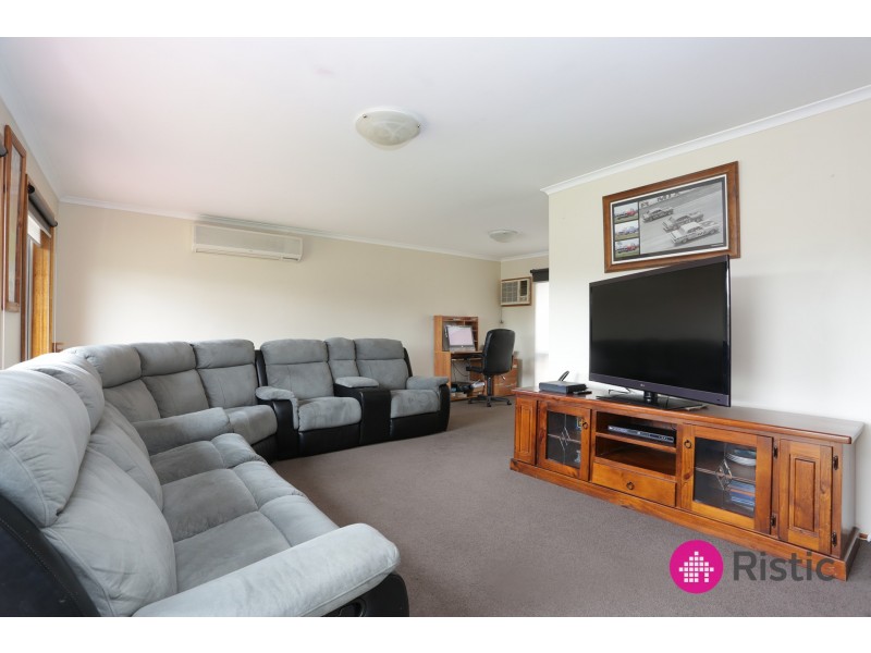 7 Wallace Place, Mill Park VIC 3082