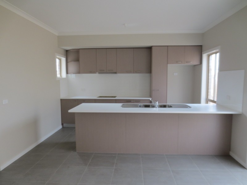 16 Pittard Walk, Epping VIC 3076