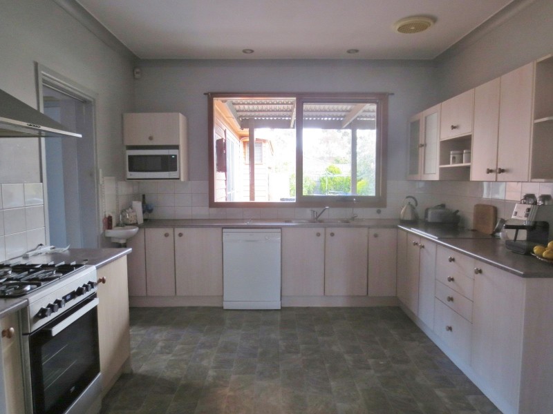 77 Lloyd Street, Heidelberg Heights VIC 3081