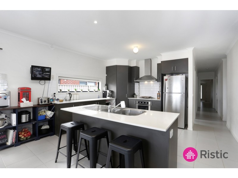 8 Keating Street, Pakenham VIC 3810