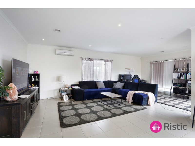 8 Keating Street, Pakenham VIC 3810