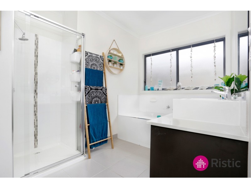 8 Keating Street, Pakenham VIC 3810