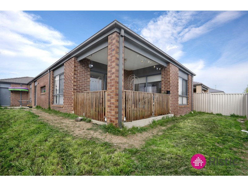 8 Keating Street, Pakenham VIC 3810