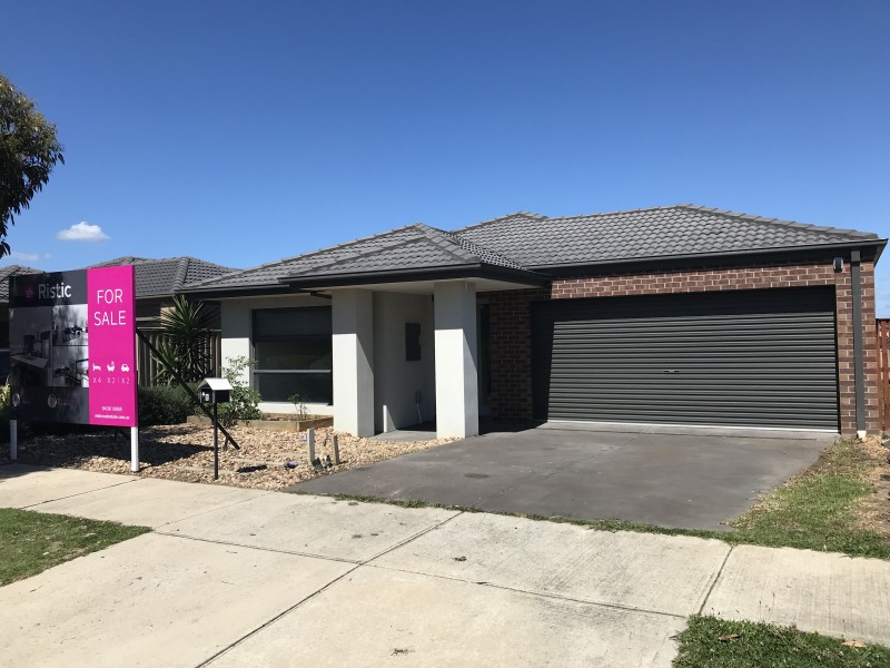 8 Keating Street, Pakenham VIC 3810