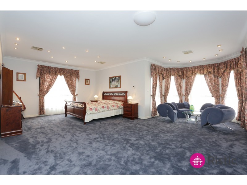 16 Appleberry Place, South Morang VIC 3752