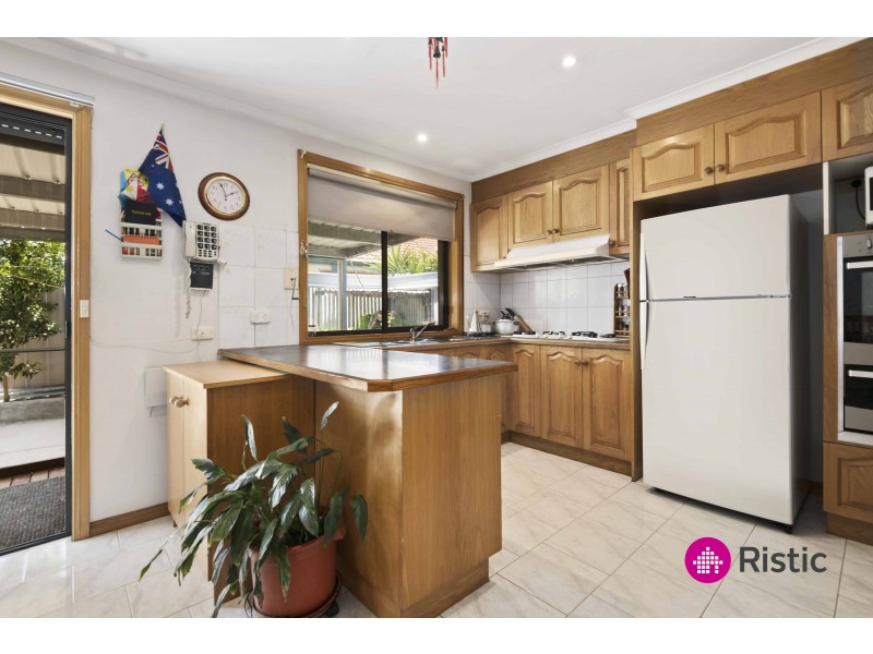 2/4 Jacoby Court, Mill Park VIC 3082