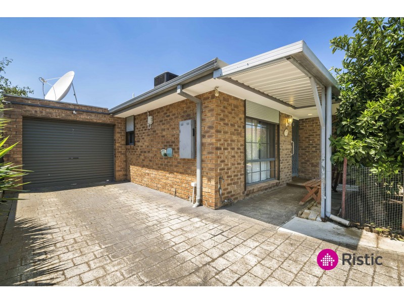 2/4 Jacoby Court, Mill Park VIC 3082