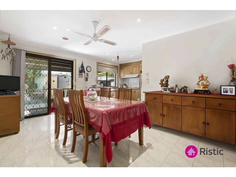 2/4 Jacoby Court, Mill Park VIC 3082