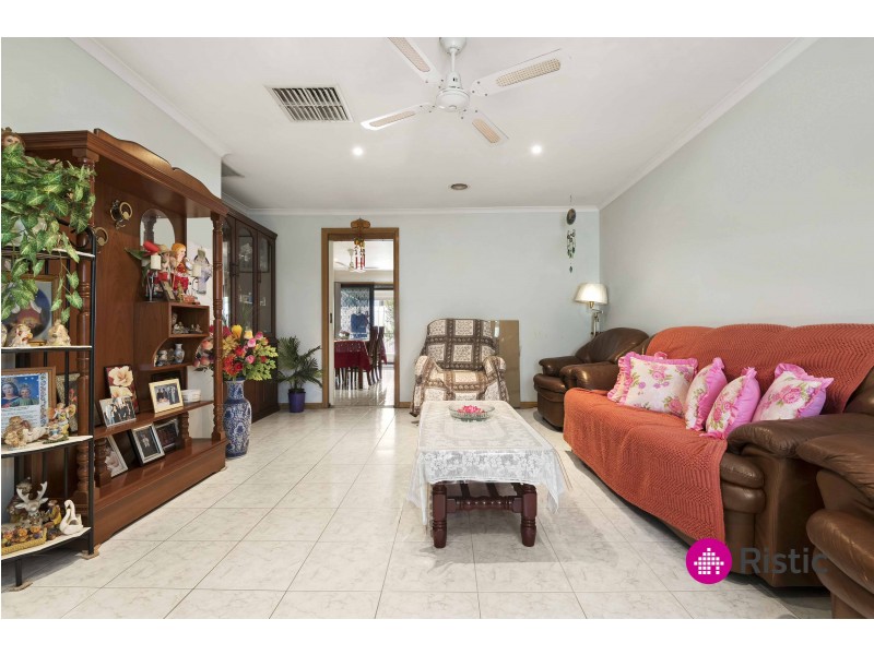 2/4 Jacoby Court, Mill Park VIC 3082