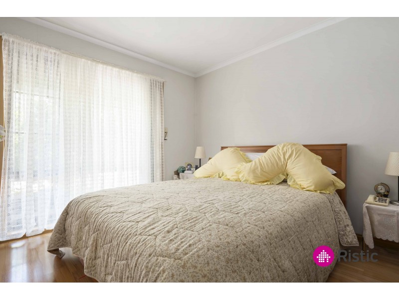 2/4 Jacoby Court, Mill Park VIC 3082