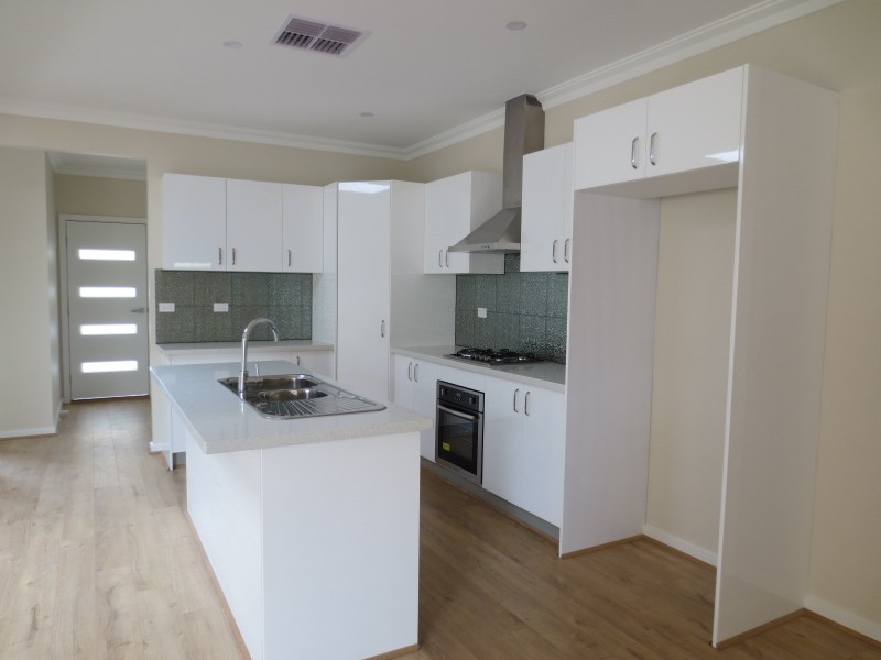 1/2 Woolnough Drive, Epping VIC 3076