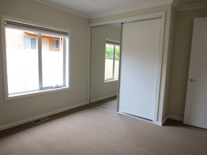 1/2 Woolnough Drive, Epping VIC 3076