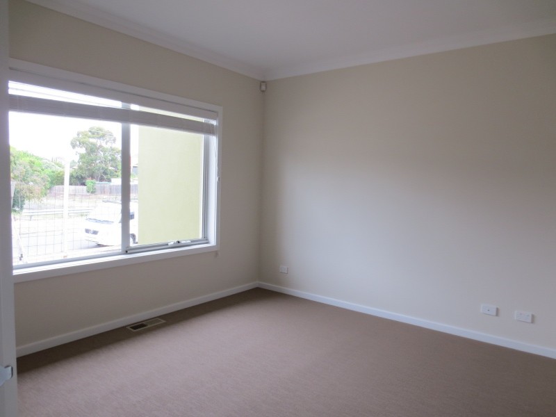 1/2 Woolnough Drive, Epping VIC 3076