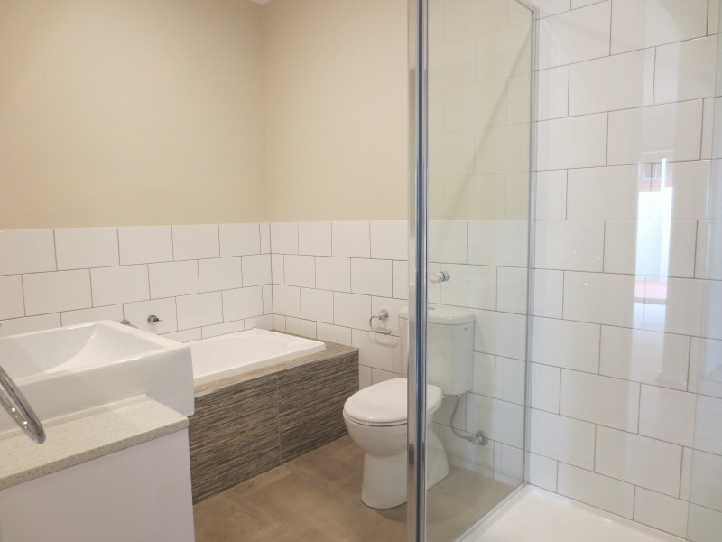 1/2 Woolnough Drive, Epping VIC 3076