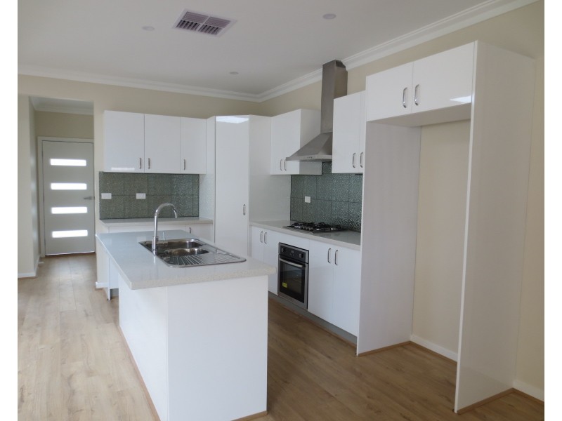 1/2 Woolnough Drive, Epping VIC 3076