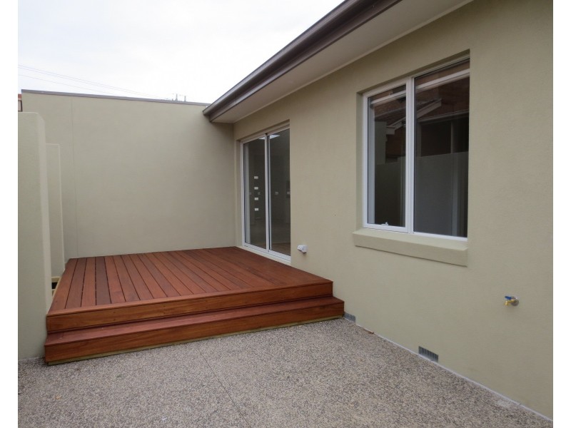 1/2 Woolnough Drive, Epping VIC 3076